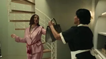 Gucci GG handbag worn by Molly (Maya Rudolph) as seen in Loot TV show (Season 1)