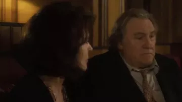 The printed tie worn by Jules Maugin (Gérard Depardieu) in the film Les Volets verts