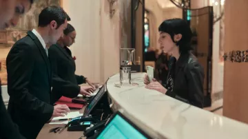 Chaqueta de cuero usada por Revina (Devon Ross) como se ve en Irma Vep (Temporada 1 Episodio 1)