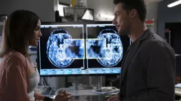 Denim Corset Top worn by Maria DeLuca (Heather Hemmens) as seen in Roswell, New Mexico (S04E01)