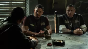 Bague portée par Hank 'Tranq' Loza (Frankie Loyal Delgado) telle que vue dans la garde-robe de la série télévisée Mayans M.C. (Saison 4 Episode 6)