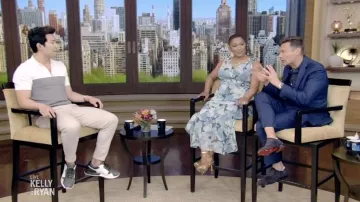 Baskets portées par Simu Liu vues en LIVE avec Kelly et Ryan