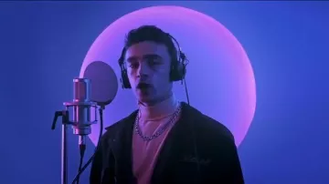 La veste Diesel portée par Nadir dans son clip Règlement Rêve Freestyle (S3 Intro)