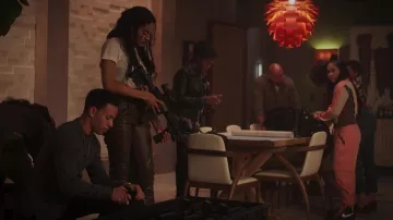 Nike High Top Sneakers portées par Tess (MK xyz) comme on le voit dans la garde-robe de la série télévisée First Kill (Saison 1 Episode 2)
