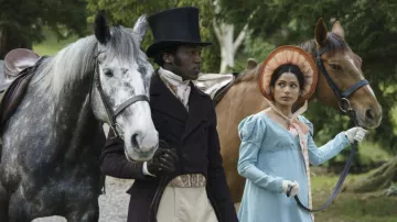 Chapeau porté par Selina Dalton (Freida Pinto) dans la liste de M. Malcolm