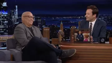 Chaussures en daim portées par Larry Wilmore dans The Tonight Show Starring Jimmy Fallon le 13 juin 2022
