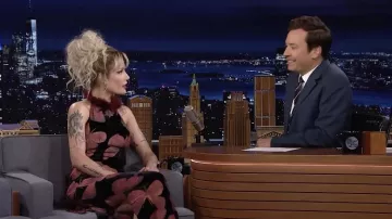 Combinaison à imprimé floral sans manches portée par Halsey comme on le voit dans The Tonight Show Starring Jimmy Fallon le 13 juin 2022