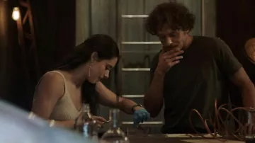 Boucles d’oreilles portées par Liz Ortecho (Jeanine Mason) telles que vues dans les tenues de la série télévisée Roswell, Nouveau-Mexique (saison 4 épisode 2)