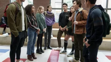 Baskets Adidas portées par Felix Weston (Anthony Turpel) comme on le voit dans Love, Victor TV series (Saison 3 Episode 2)