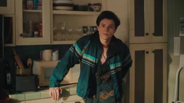Veste zippée Coupe-vent rayée portée par Felix Weston (Anthony Turpel) vue dans Love, Victor wardrobe (Saison 3 Episode 7)