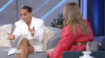 Veste Blazer oversize en blanc portée par Anitta comme on le voit dans The Kelly Clarkson Show