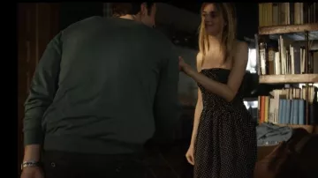 La robe bustier à pois portée par Chiara Altieri (Be­ne­detta Por­ca­roli) avec son premier client dans la série Baby (Saison 2)