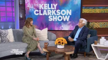 Robe imprimée verte portée par Anna Chlumsky comme on le voit dans The Kelly Clarkson Show 