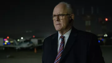 Striped Tie worn by Harold Harper (John Lithgow) as seen in The Old Man TV series outfits (S01E01)