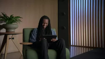 Chemise à carreaux portée par Organizm (Da’Jour Jones) comme on le voit dans les tenues de la série télévisée Players (S01E02)