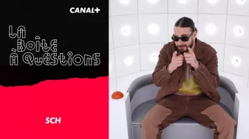 Le pantalon porté par SCH dans la vidéo La Boîte à Questions de SCH du 29/03/2021