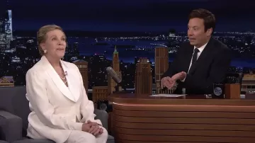 Chaqueta de traje blazer blanco usada por Julie Andrews como se ve en The Tonight Show Starring Jimmy Fallon