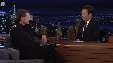 Chaqueta negra de encaje blanco usada por Hayden Christensen como se ve en The Tonight Show Starring Jimmy Fallon