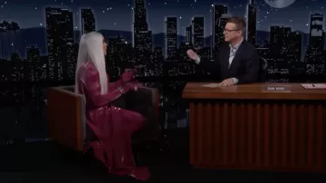 Robe rose violette portée par B. Scott comme on le voit dans Jimmy Kimmel Live!