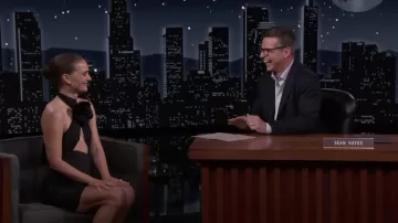 Robe noire portée par Natalie Portman dans Jimmy Kimmel Live!