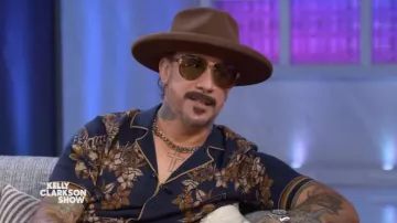 Camisa floral impresa usada por AJ McLean como se ve en The Kelly Clarkson Show