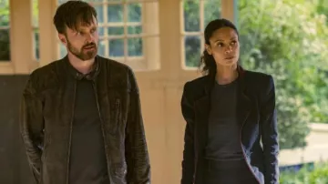 Veste blazer en laine portée par Maeve Millay (Thandie Newton) vue dans Westworld (S04E02)