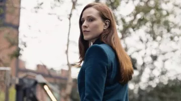 Boucles d’oreilles portées par Dolores Abernathy (Evan Rachel Wood) telles que vues dans les tenues de la série télévisée Westworld (saison 4 épisode 1)