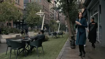 Bottes noires portées par Dolores Abernathy (Evan Rachel Wood) vues dans la garde-robe de la série télévisée Westworld (saison 4 épisode 1)
