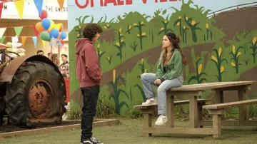Baskets portées par Sarah Cushing (Inde Navarrette) vues dans la série superman et lois (S02E15)