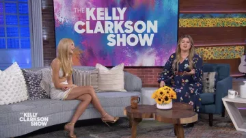 Ensemble de haut et de jupe porté par Isabel May vu dans The Kelly Clarkson Show