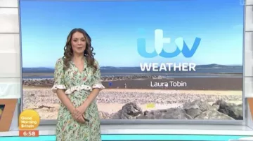 Robe à imprimé floral vert portée par Laura Tobin vue dans Good Morning Britain le 8 juillet 2022