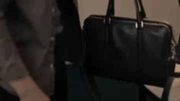 Porte-documents utilisé par Alma Solares (Maite Perroni) dans la série télévisée Dark Desire (saison 1 épisode 6)