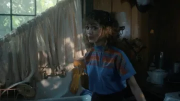 Camisa vintage de rayas de los años 80 usada por Nancy Wheeler (Natalia Dyer) como se ve en el programa de televisión Stranger Things (Temporada 4 Episodio 9)
