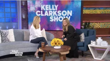 Chemise chemisier blanche portée par Lisa Kudrow dans The Kelly Clarkson Show