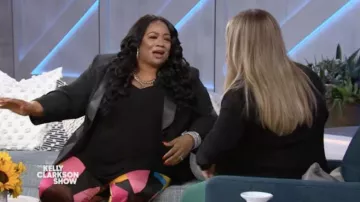 Leggings imprimés portés par Mme Pat tels que vus dans The Kelly Clarkson Show