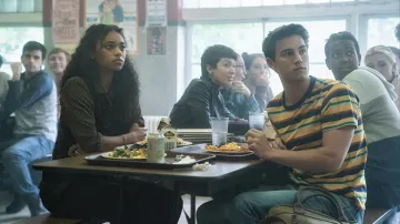 Striped T-shirt worn by Chip (Carson Rowland) as seen in Pretty Little Liars: Original Sin Wardrobe (Season 1)