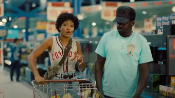 Jersey Gris Coyote usado por Emerald Haywood (Keke Palmer) como se ve en la película Nope