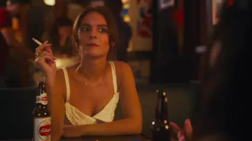 White top worn by Jill Shore (Caitlin Stasey) as seen in Bridge and Tunnel TV series outfits (Season 2 Episode 4)