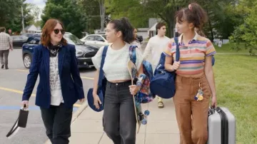 Suéter recortado usado por AJ Campos (Auli'i Cravalho) como se ve en la película Crush