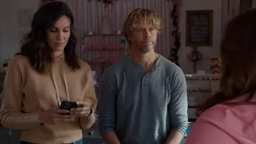 Smartphone utilisé par Kensi Blye (Daniela Ruah) vu dans la série télévisée NCIS: Los Angeles (saison 13 épisode 22)