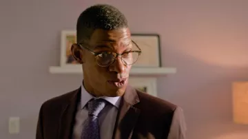 Gafas de sol Persol Tortoise usadas por James (Damian Thompson) como se ve en la película Wedding Season