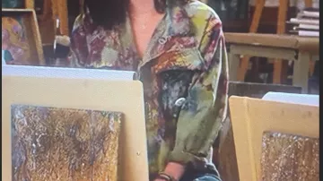 Chaqueta de manchas de pintura usada por Margot en My First Times (S03E08)