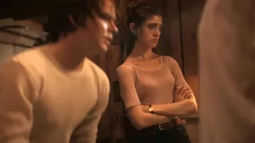 Camiseta rosa claro de Nancy Wheeler (Natalia Dyer) en Stranger Things (S02E09)