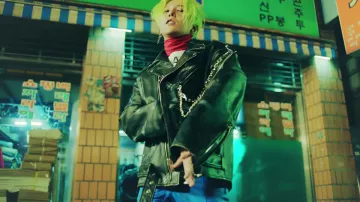 La chaqueta de cuero de estilo perfecto usada por G-Dragon en el clip bigbang - '에라 모르겠다(FXXK IT)' M / V