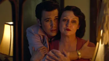 Gold bracelet watch worn by Elvis (Austin Butler) in Elvis movie outfits