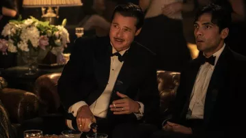 Montre en or portée par Jack Conrad (Brad Pitt) comme on le voit dans les tenues de film Babylon