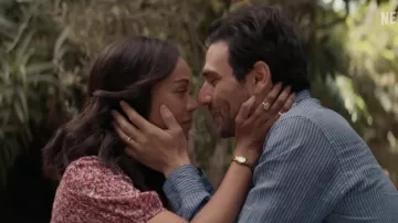 Montre portée par Amy Wheeler (Zoe Saldana) vue dans les tenues de la série télévisée From Scratch (saison 1)
