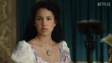 Colgante usado por Agatha (Sofia Wylie) como se ve en La escuela para el bien y el mal