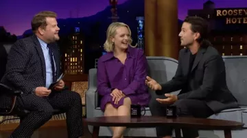 Vestido púrpura usado por Elisabeth Moss como se ve en The Late Late Show con James Corden