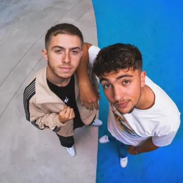 Le jean bleu porté par Inoxtag sur son compte Instagram @inoxtag